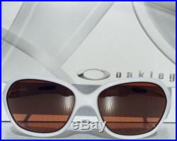 NEW OAKLEY WARM UP WHITE w G28 Black Iridium Lens Sunglass 9176-14 Golf Women
